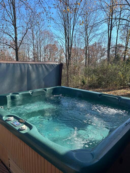 Optimum Cabin #12 With Hot Tub And Jacuzzi On Patoka Lake In Southern Indiana Seymour Extérieur photo