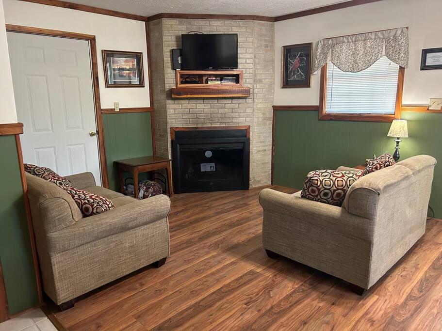 Optimum Cabin #12 With Hot Tub And Jacuzzi On Patoka Lake In Southern Indiana Seymour Extérieur photo